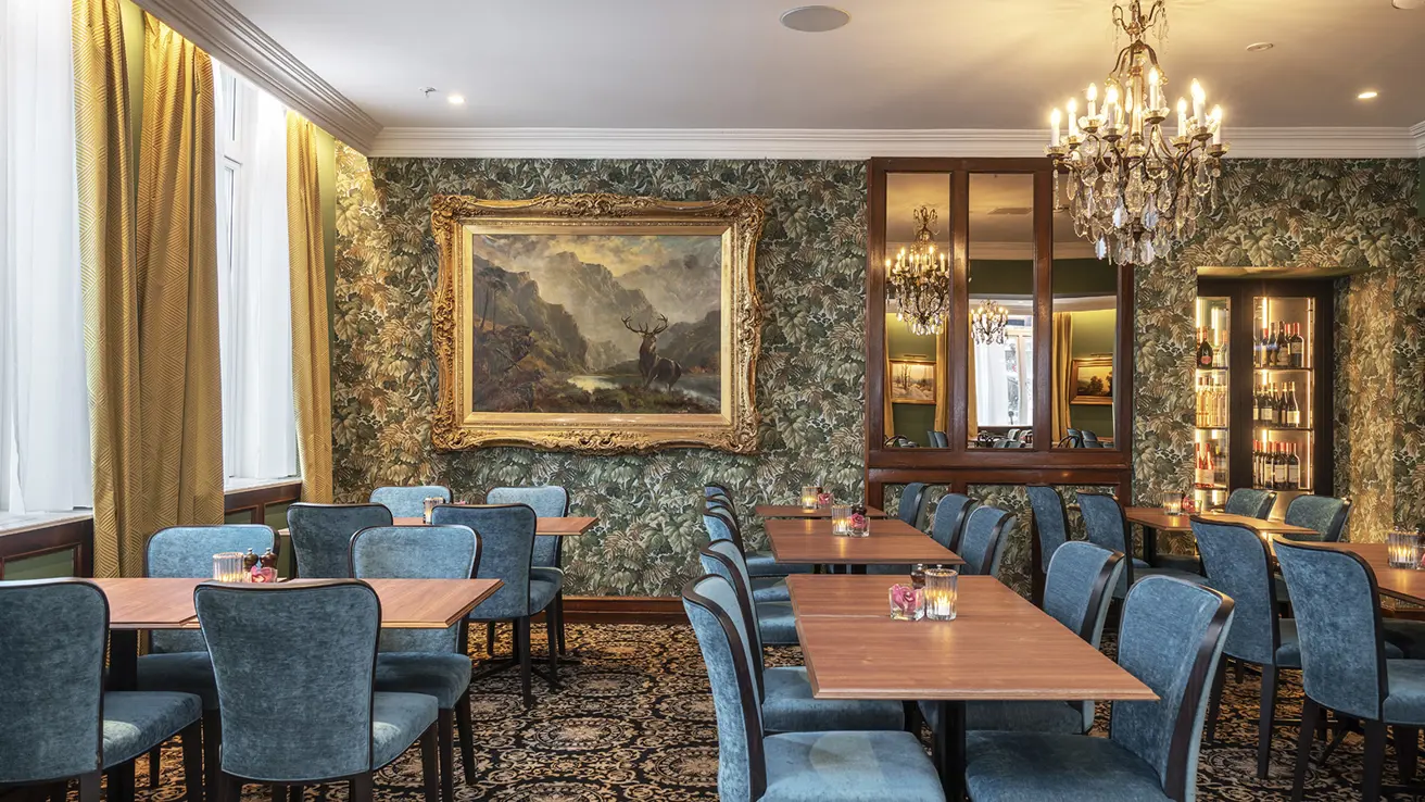 Set tables at the Brasserie Madame Blom at Thon Hotel Høyers